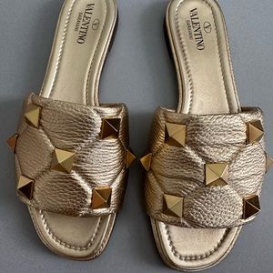 ROMAN STUD FLAT SLIDE SANDAL IN QUILTED NAPPA